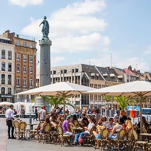 Large Between Train Station & Grand Place Appartement